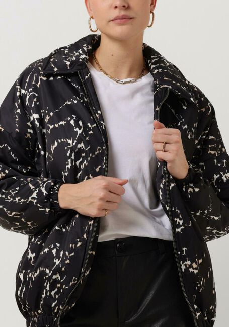 Zwarte ALIX THE LABEL Jack LADIES WOVEN OVERSIZED ANIMAL PADDED BOMBER - large
