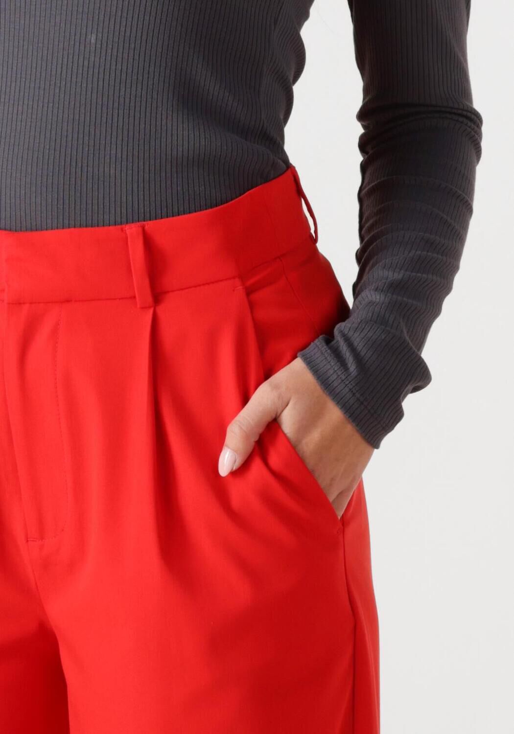 ALIX THE LABEL Dames Broeken Ladies Woven Pleat Pants Rood