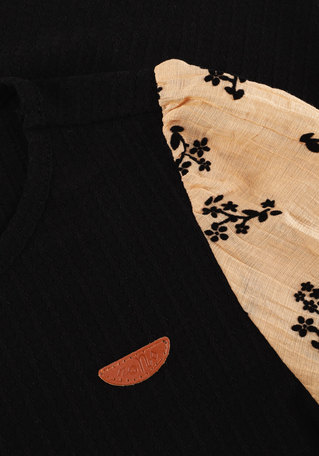 Zwarte NONO Tops & T-shirts KIS GIRLS TSHIRT L/SL SAND - large