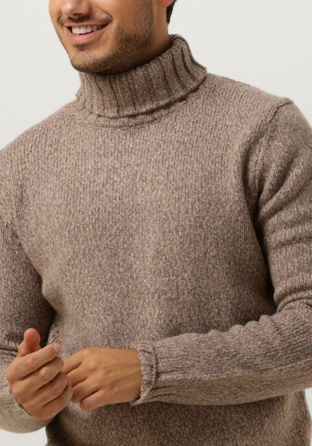 Bruine DSTREZZED Coltrui OVE TURTLE NECK - large