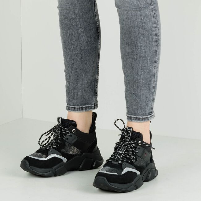 Zwarte TOMMY HILFIGER Lage sneakers MID CUT CHUNKY Zwarte TOMMY HILFIGER Lage sneakers MID CUT CHUNKY - large