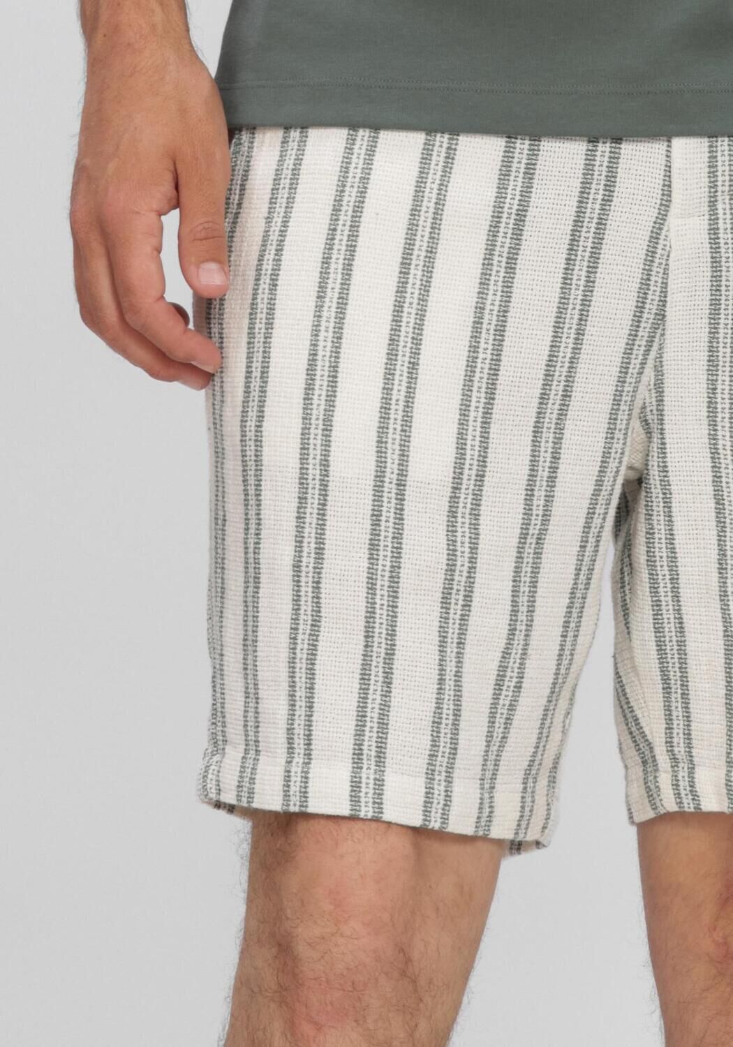 Ecru ANERKJENDT Korte broek AKJAN STRUC STRIPE2 SHORT - large