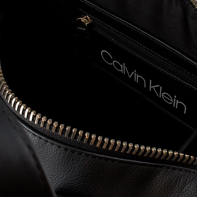 Gouden CALVIN KLEIN Handtas DRIVE RUFFLE Gouden CALVIN KLEIN Handtas DRIVE RUFFLE - large