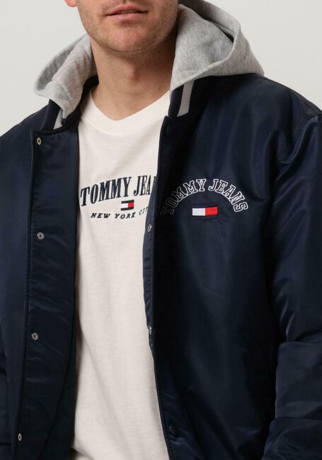 Donkerblauwe TOMMY JEANS Jack TJM GRAPHIC SATIN BOMBER JACKET - large