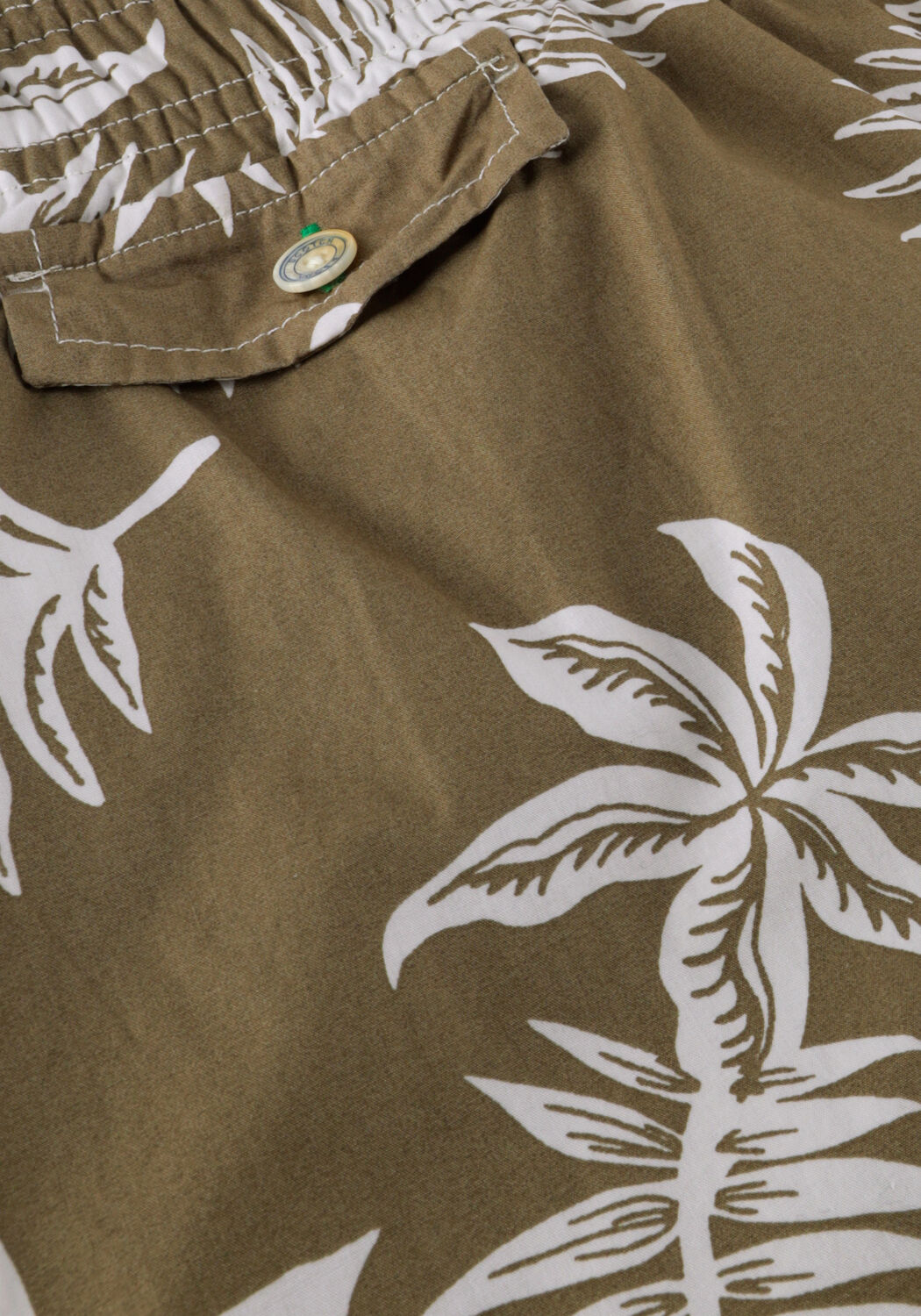 Khaki SCOTCH & SODA Korte broek SEASONAL RELAXED STRAIGHT - PRINTED POPLIN BERMUDA - large