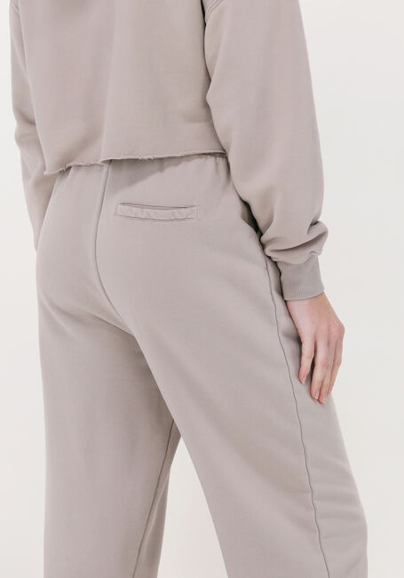 Beige COLOURFUL REBEL Joggingbroek UNI LOGO BADGE PINTUCK PIGMENT DYE STRAIGHT SWEAT PANTS - large