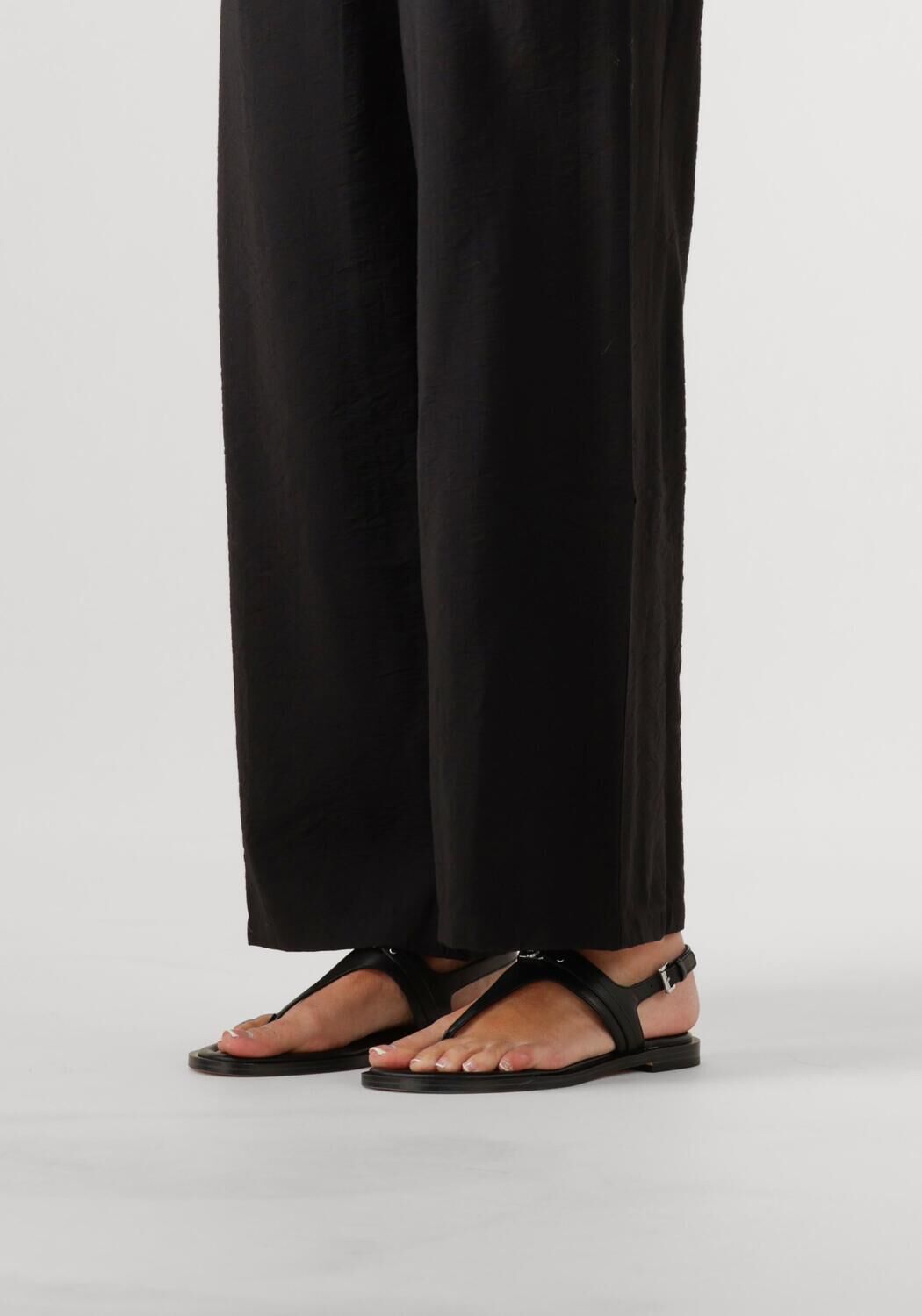 Zwarte MICHAEL KORS Platte sandalen MANDY THONG SANDAL - large