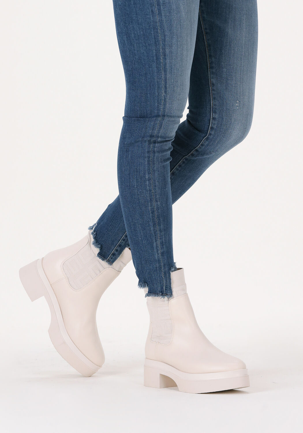 Witte GUESS Chelsea boots KEANNA - large