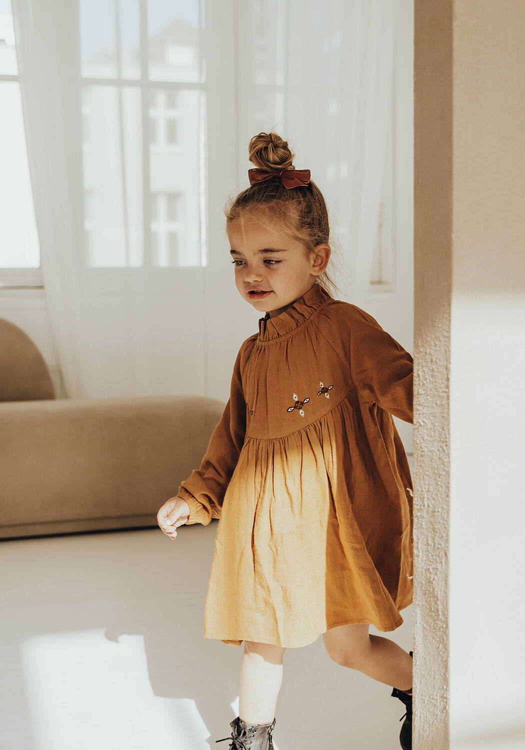 Camel BAJE STUDIO Midi jurk DRESS - large