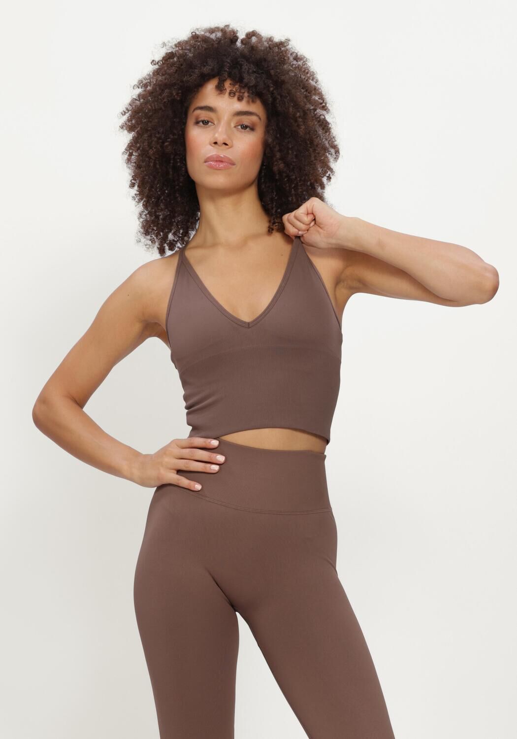 Bruine AIM'N Sporttops SHAPE SEAMLESS CROSS BACK BRALETTE - large