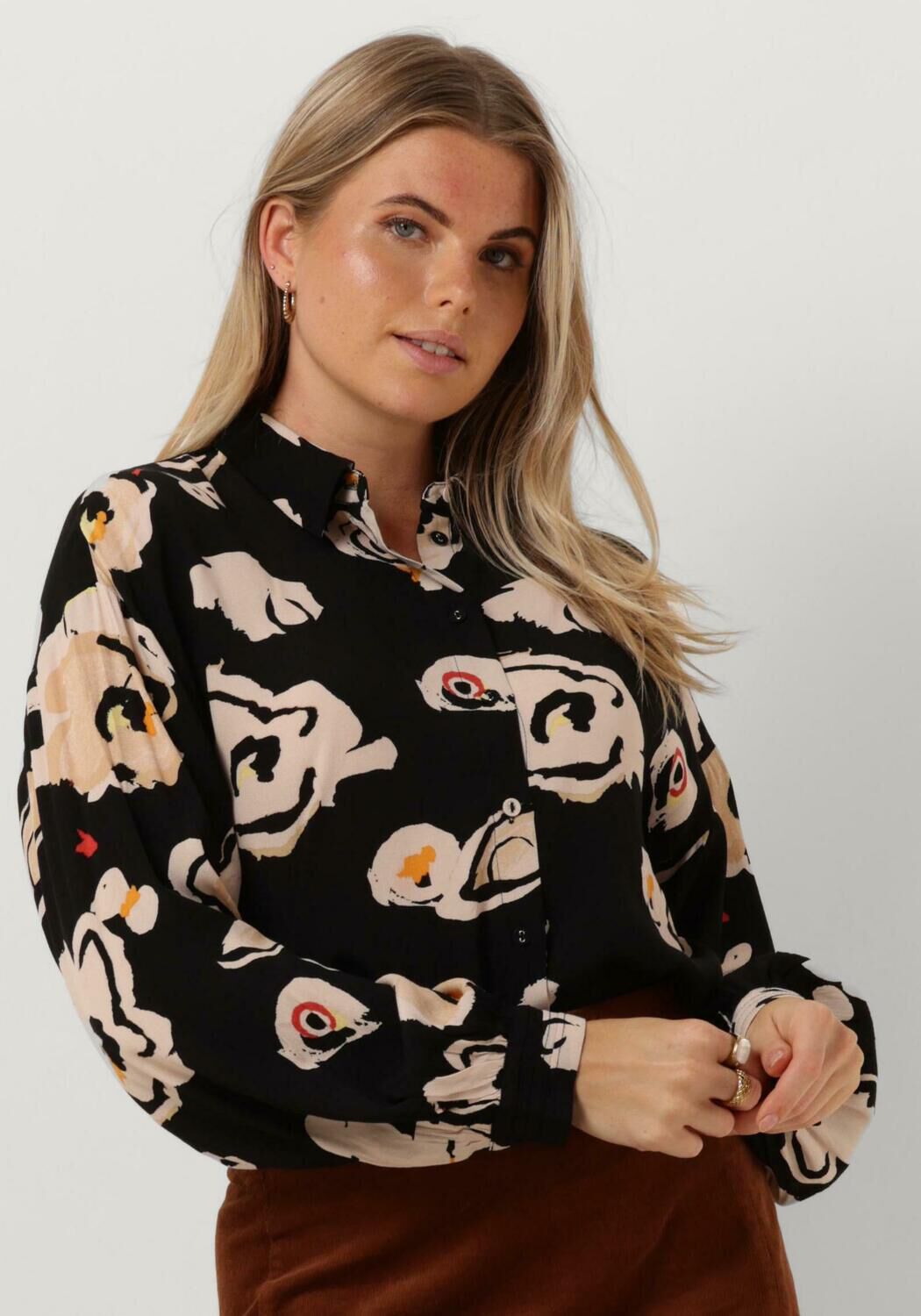 POM AMSTERDAM Dames Blouses Flower Glory Black Zwart