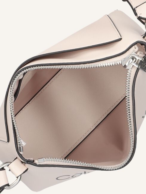 Roze CALVIN KLEIN Schoudertas SCULPTED CAMERA POUCH21 MONO Roze CALVIN KLEIN Schoudertas SCULPTED CAMERA POUCH21 MONO - large