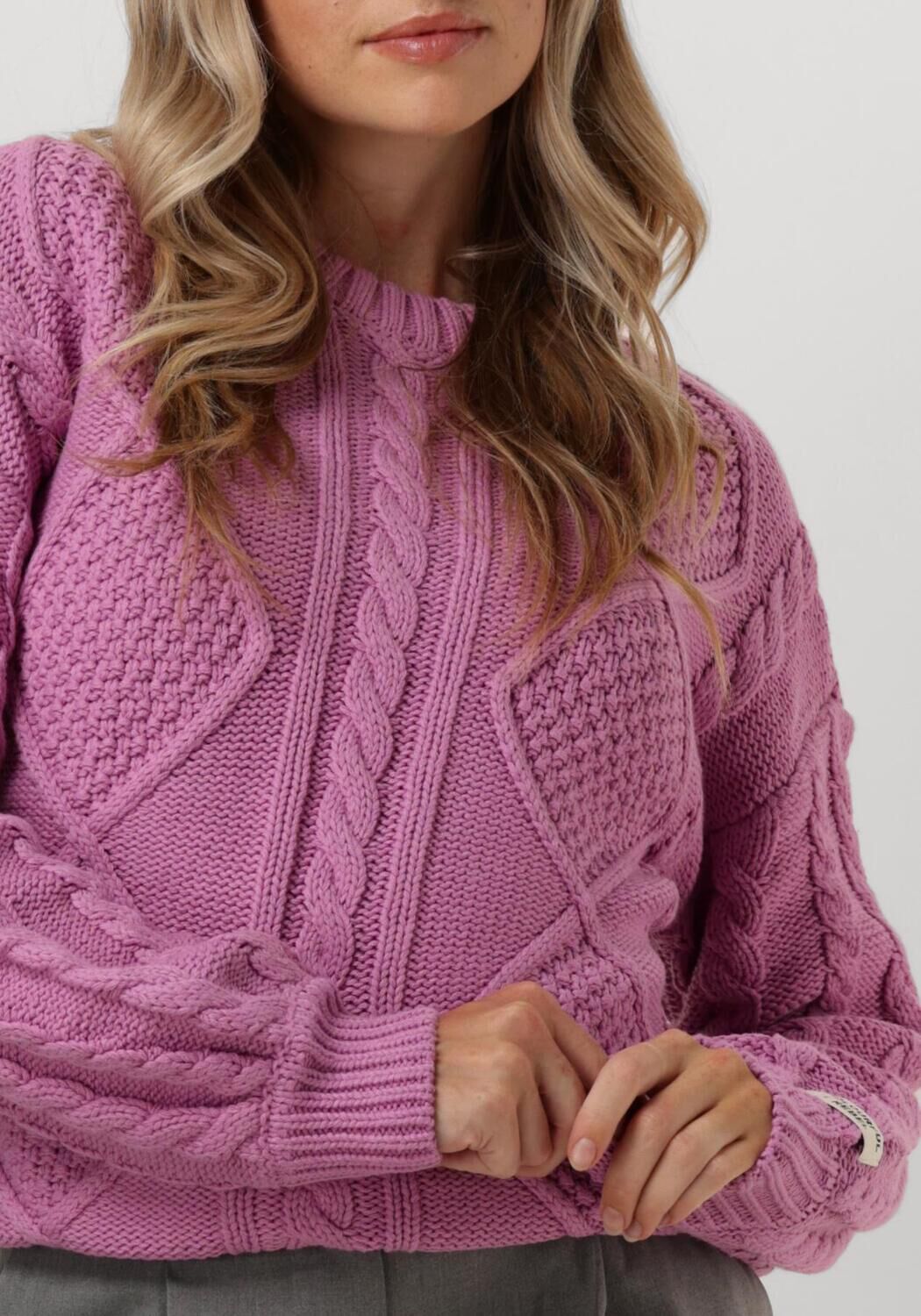 COLOURFUL REBEL Dames Truien & Vesten Olivia Cable Knitweat Sweater Roze