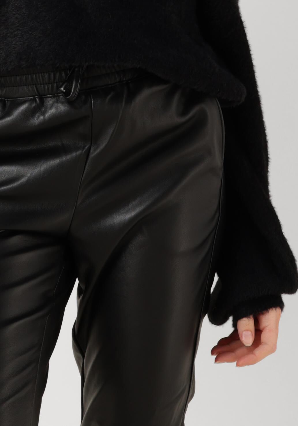 NUKUS Dames Broeken Paris Pants Pu Zwart