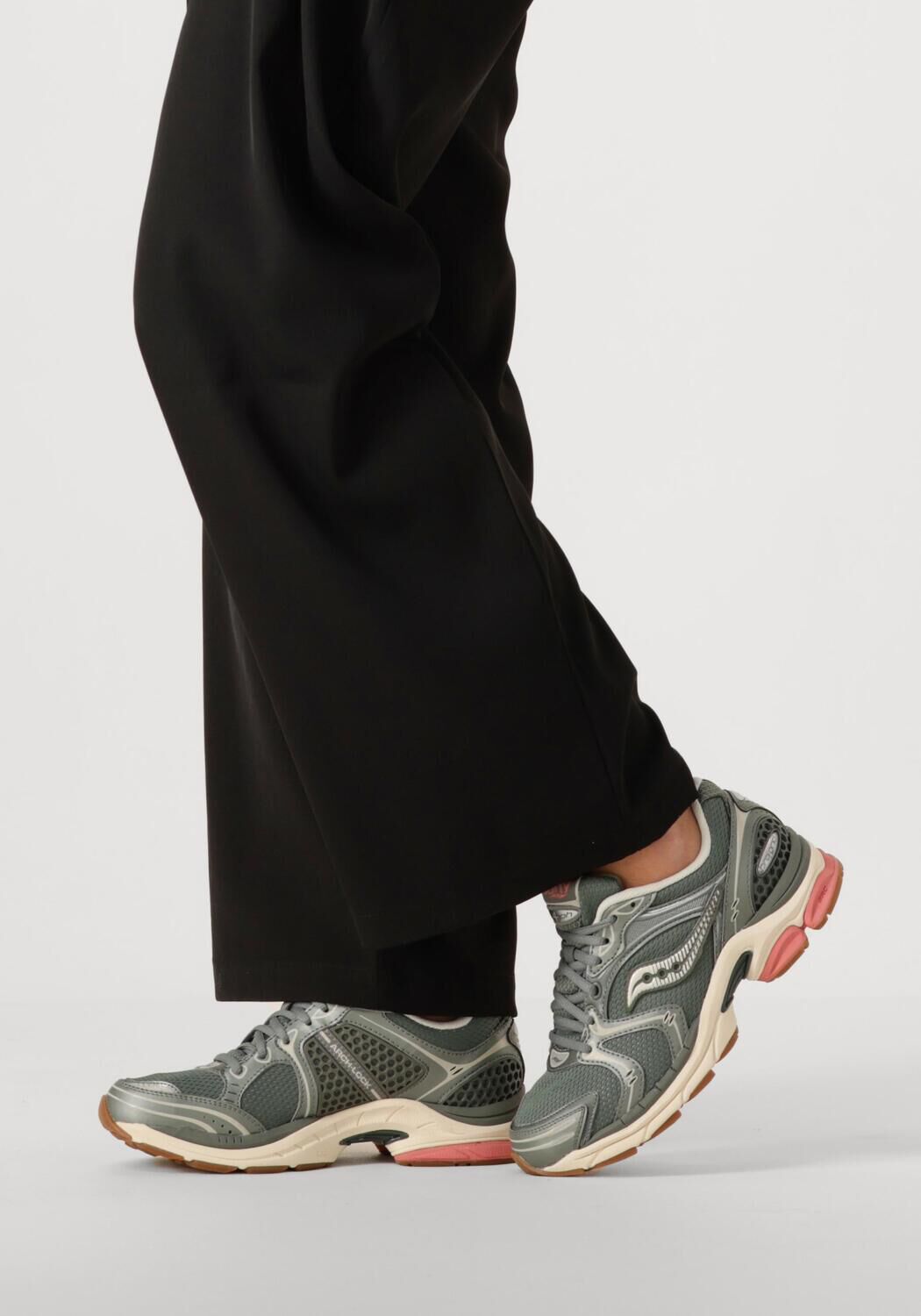 Groene SAUCONY Lage sneakers PROGRID TRIUMPH 4 - large