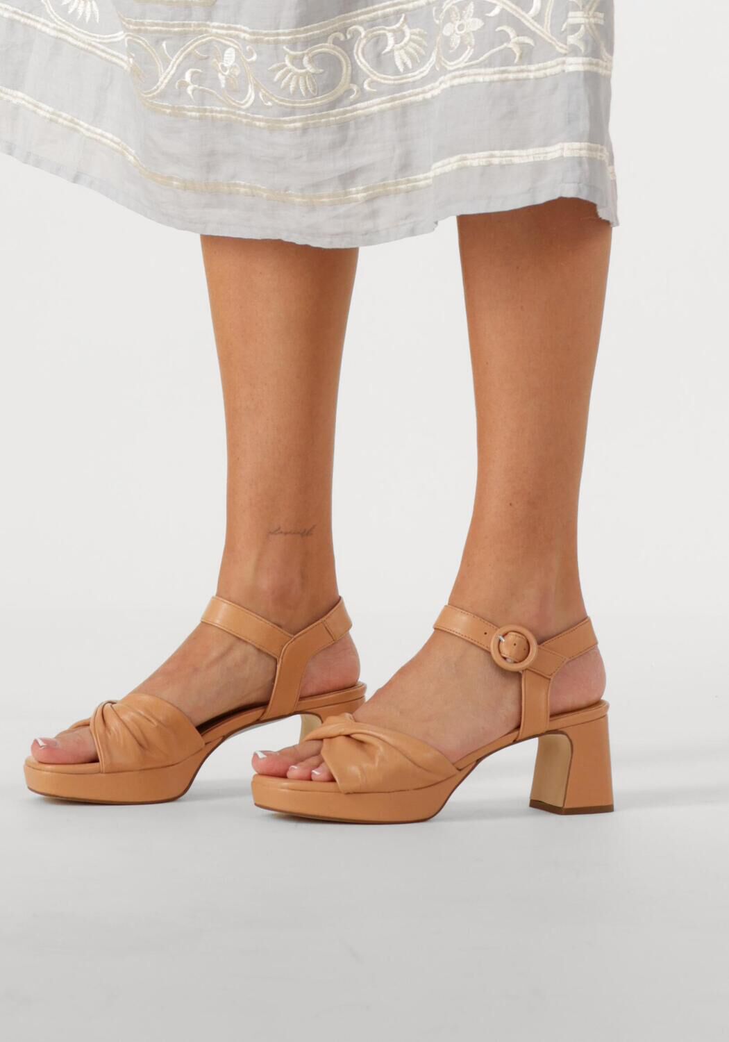 Beige CTWLK Sandalen met hak ANKARA - large