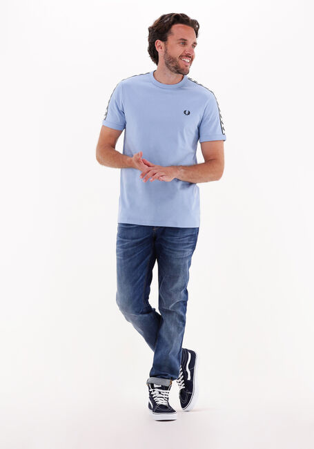 Lichtblauwe FRED PERRY T-shirt TAPED RINGER T-SHIRT - large