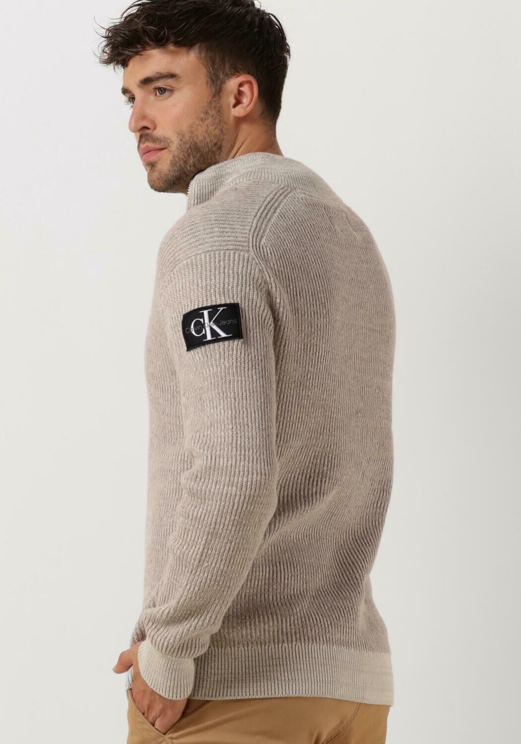 beige calvin klein trui badge plated half zip sweater
