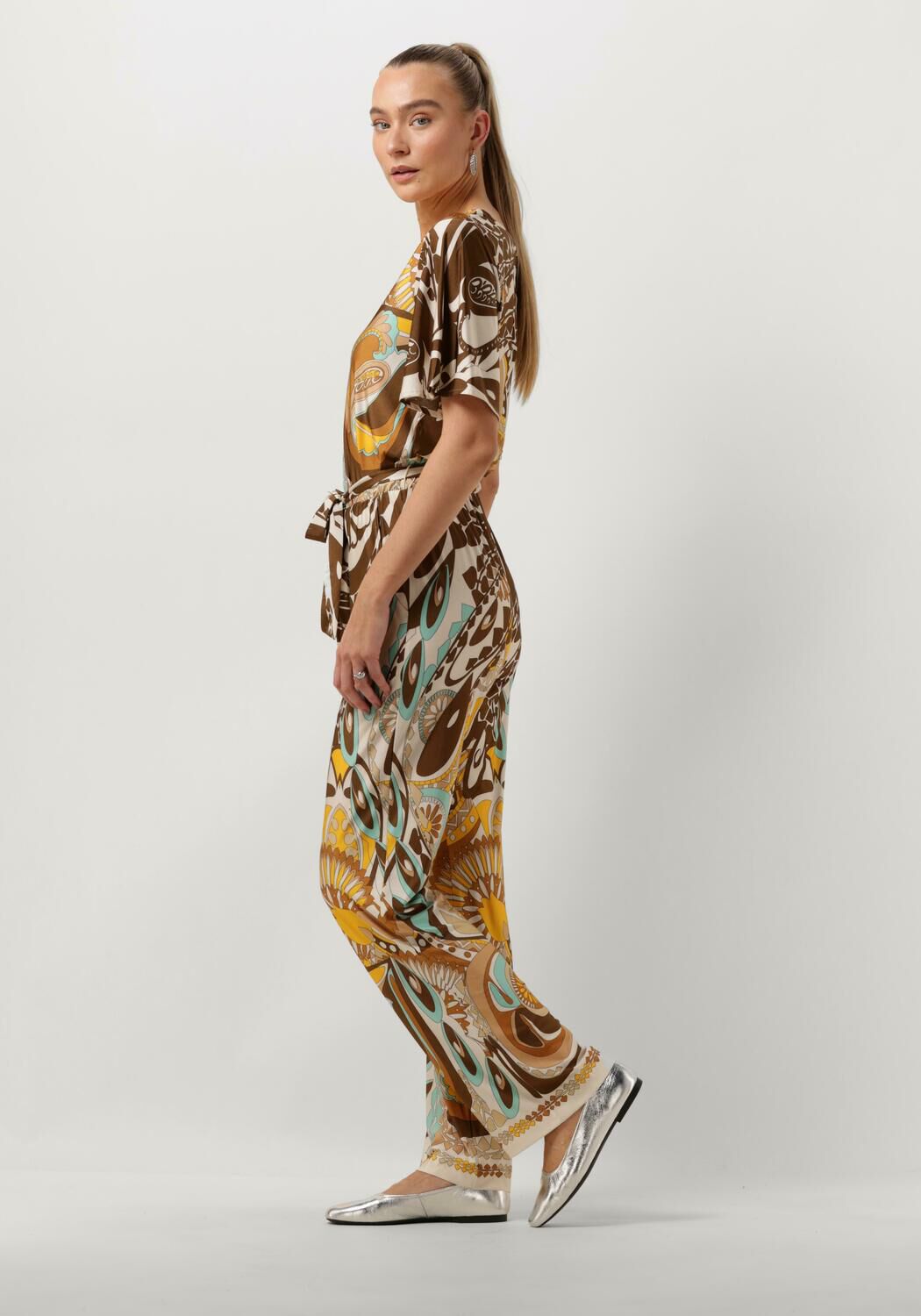 Ana Alcazar Stijlvolle Paisley Print Jumpsuit met V-hals en Wijde Pijpen Brown Dames