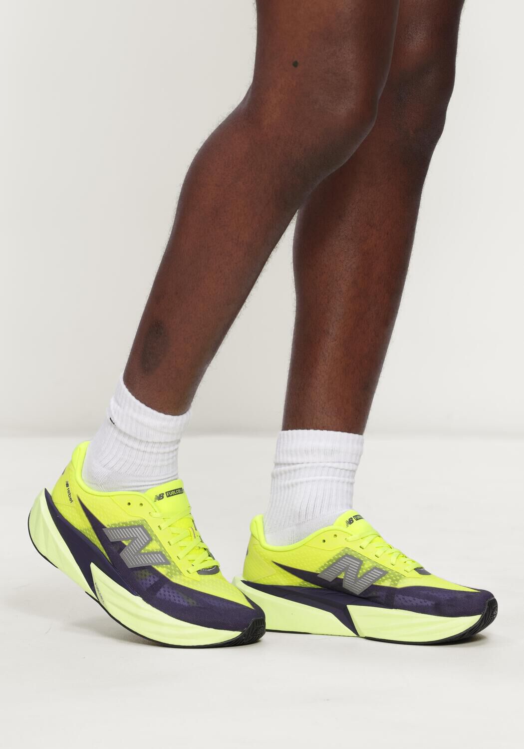 Gele NEW BALANCE Lage sneakers M REBEL V5 - large