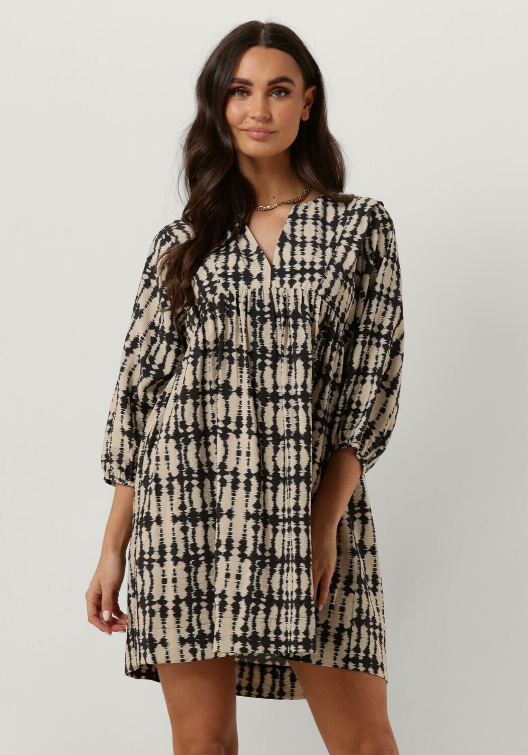 By bar dress online