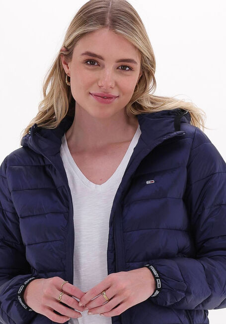 Donkerblauwe TOMMY JEANS Gewatteerde jas TJW QUILTED TAPE HOODED JACKET - large
