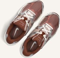 Bruine NIKE Lage sneakers NIKE V5 RNR Bruine NIKE Lage sneakers NIKE V5 RNR - medium