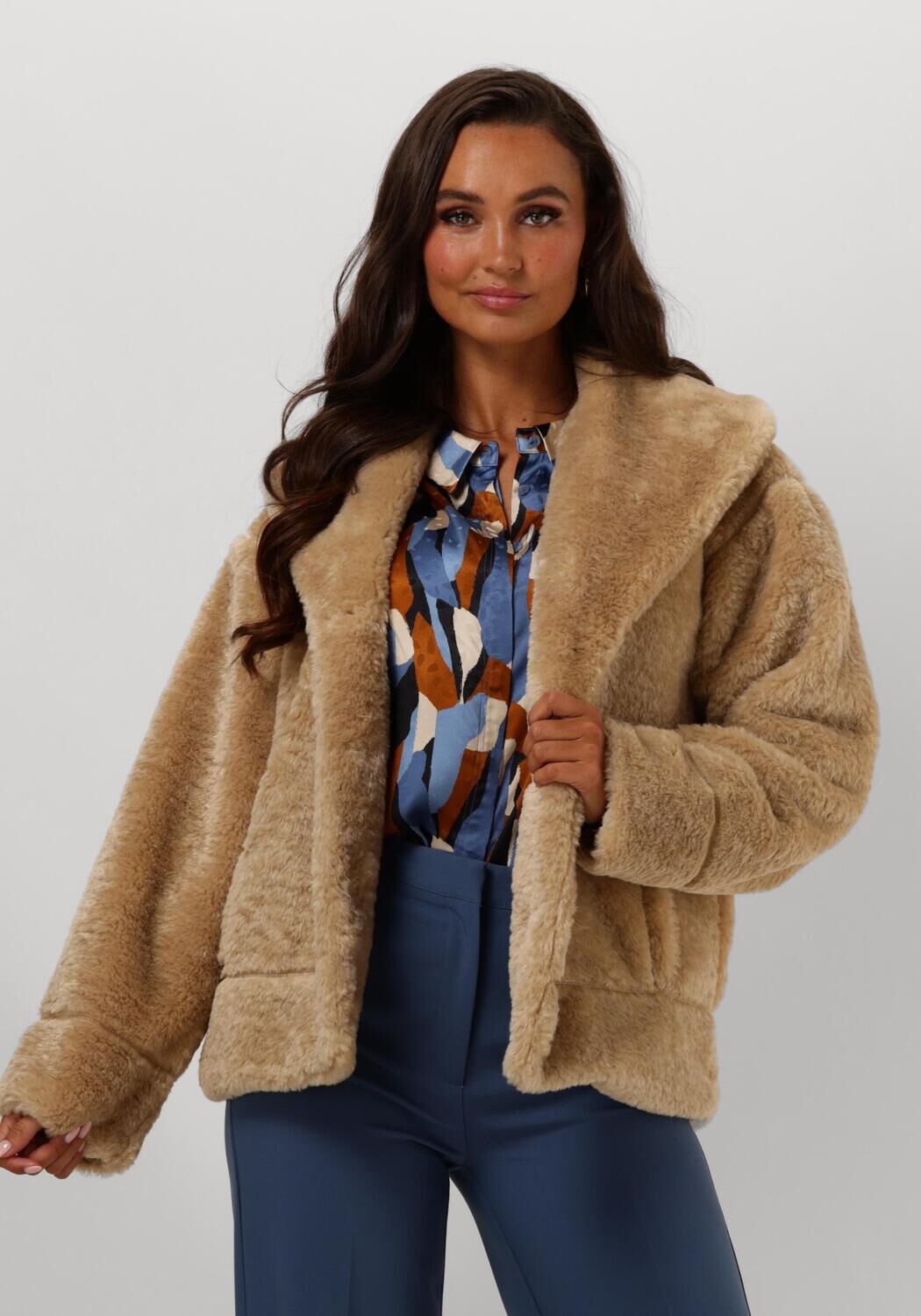 Zand NOTRE-V Faux fur jas NV-EDEN | Omoda