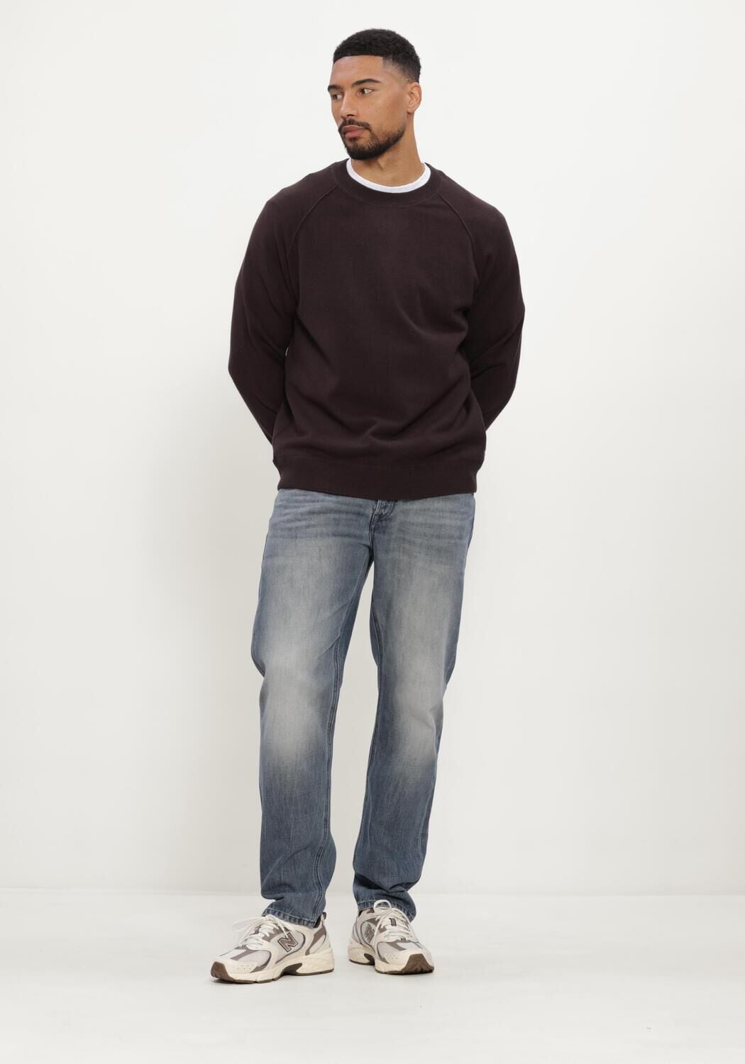 BUTCHER OF BLUE Heren Truien & Vesten Clifden Sweat Crew Bruin