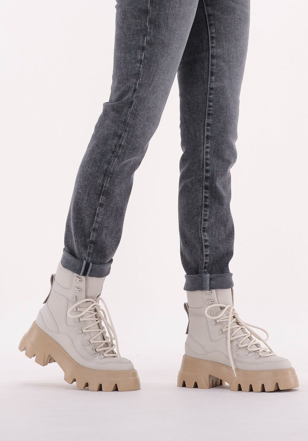 Witte NUBIKK Veterboots FLORE MONTAGNE - large