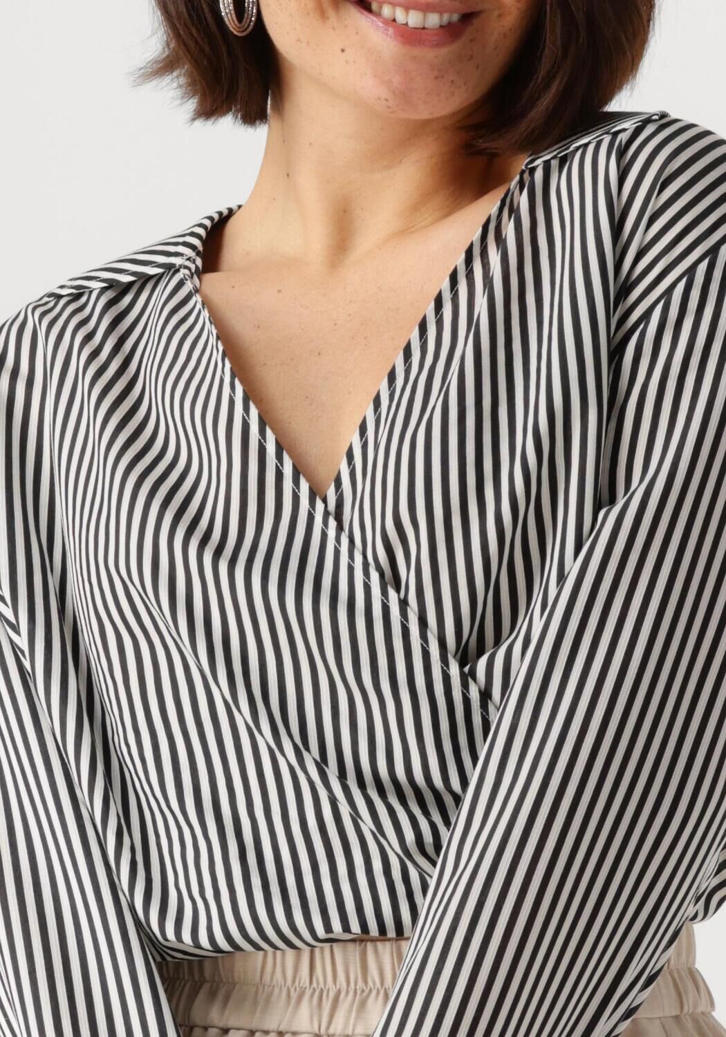 ANOTHER LABEL Dames Blouses Elsie Top L s Zwart