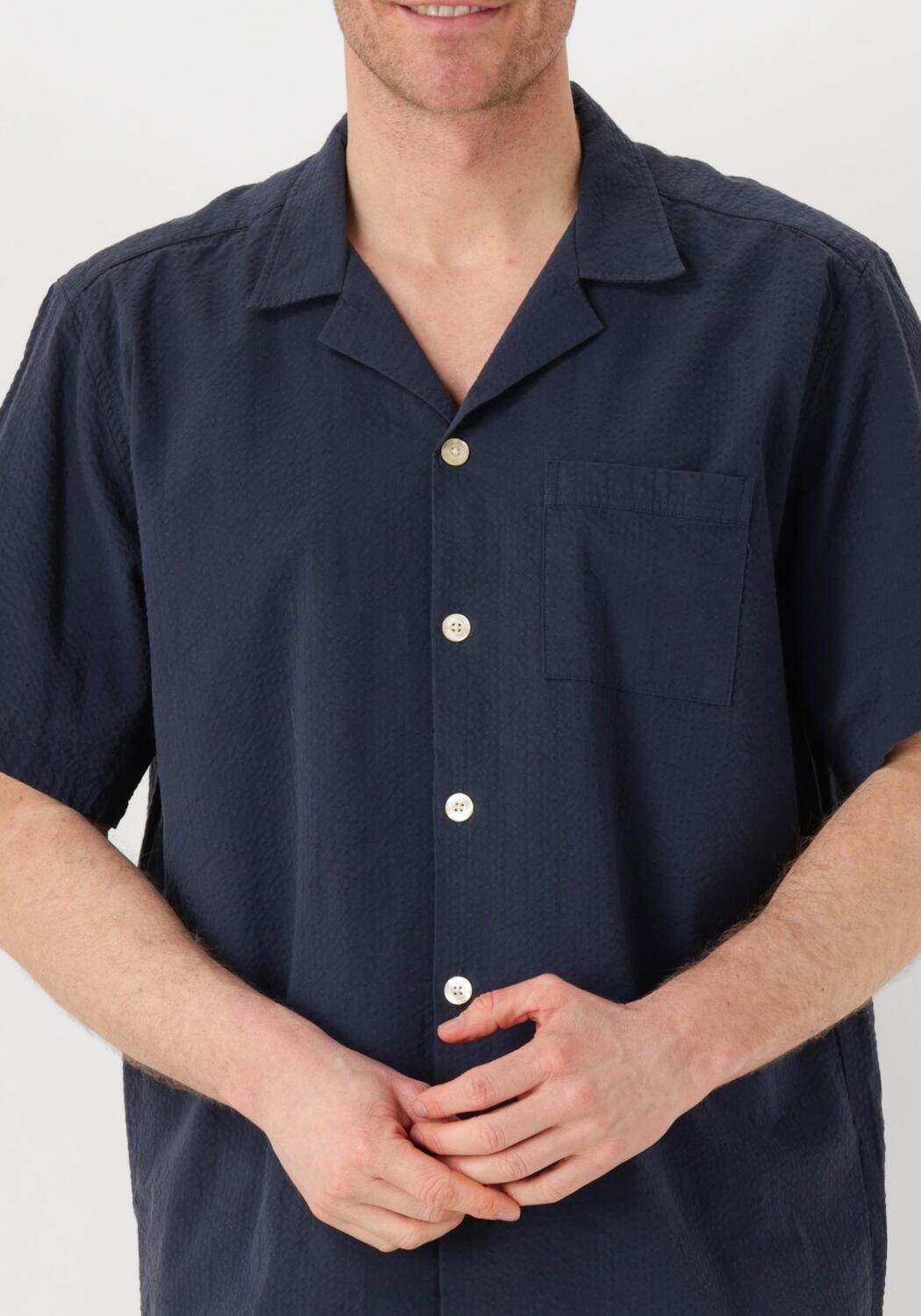 FORÉT Forét Heren Overhemden Hush Seersucker Ss Shirt Zwart