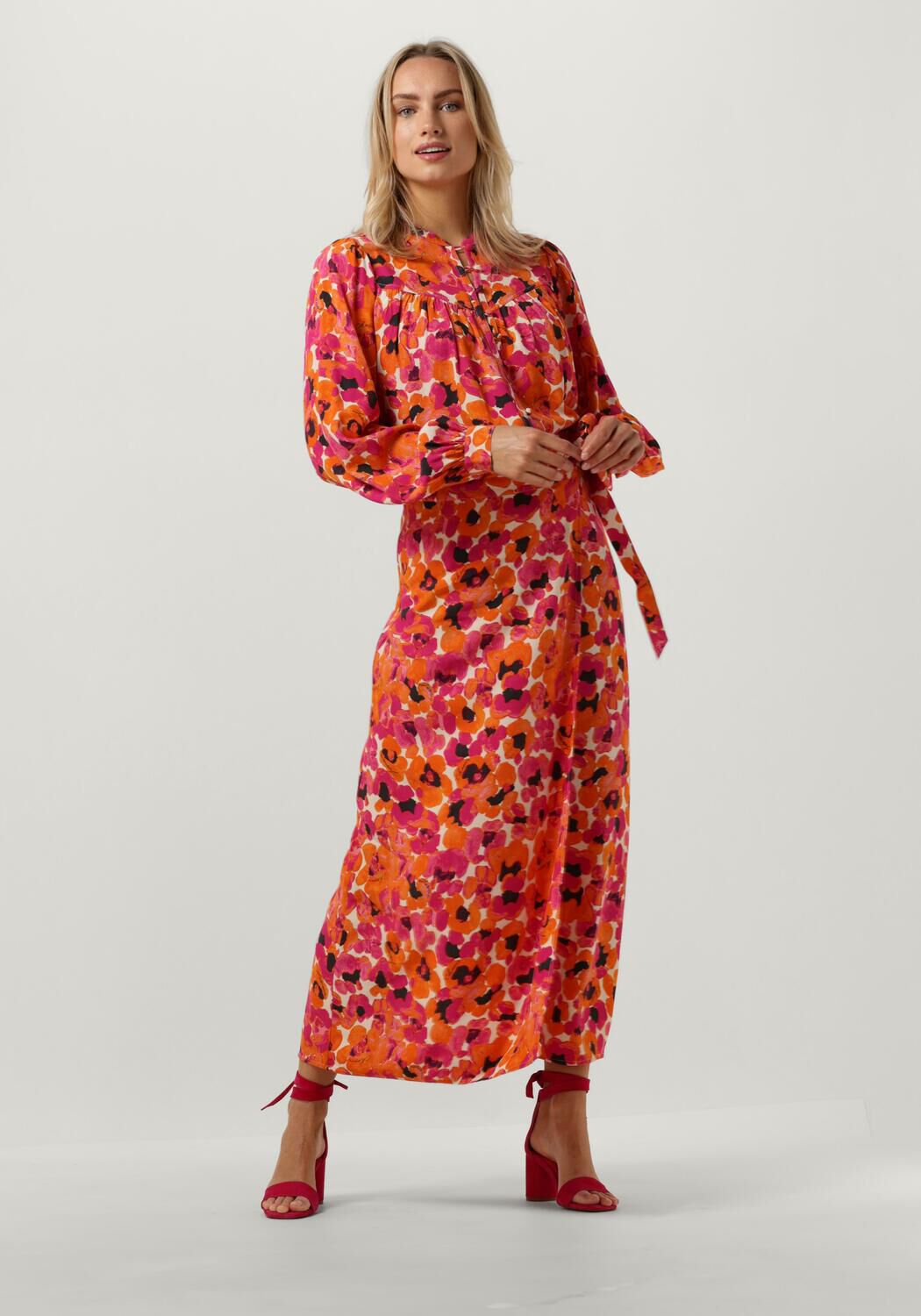 Fabienne Chapot gebloemde blouse roze oranje donkerblauw