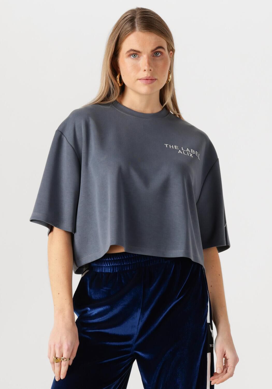 ALIX THE LABEL Dames Tops & T-shirts Ladies Knitted Flowy Cropped Tshirt Grijs