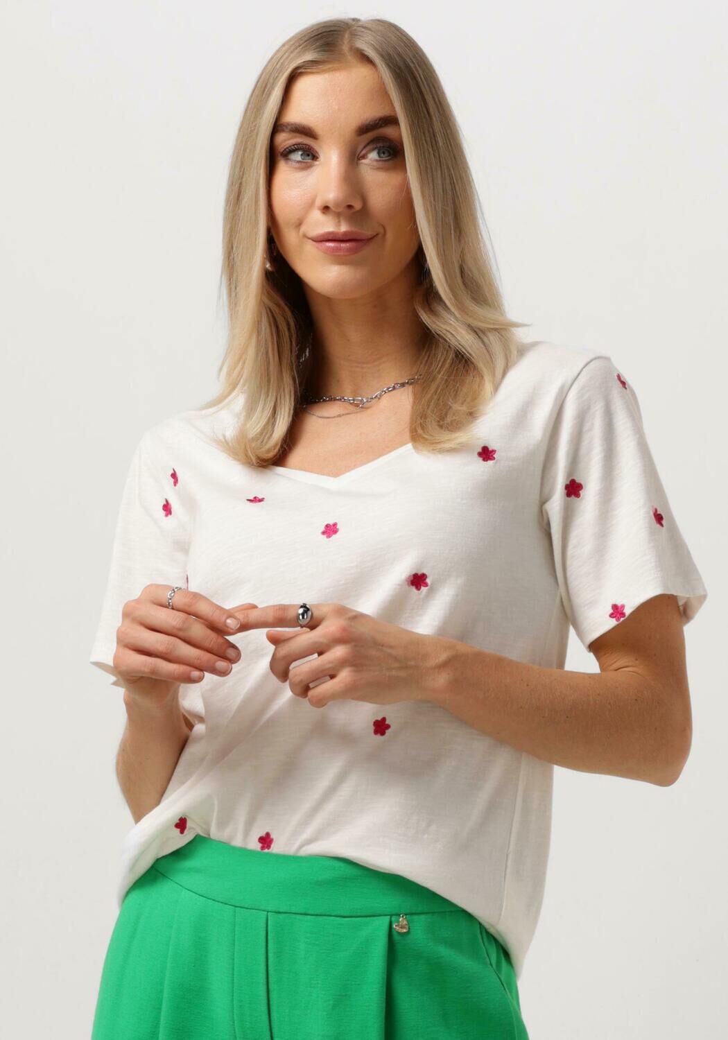 FABIENNE CHAPOT Dames Tops & T-shirts Phill V-neck Pink Flower T-shirt Ecru