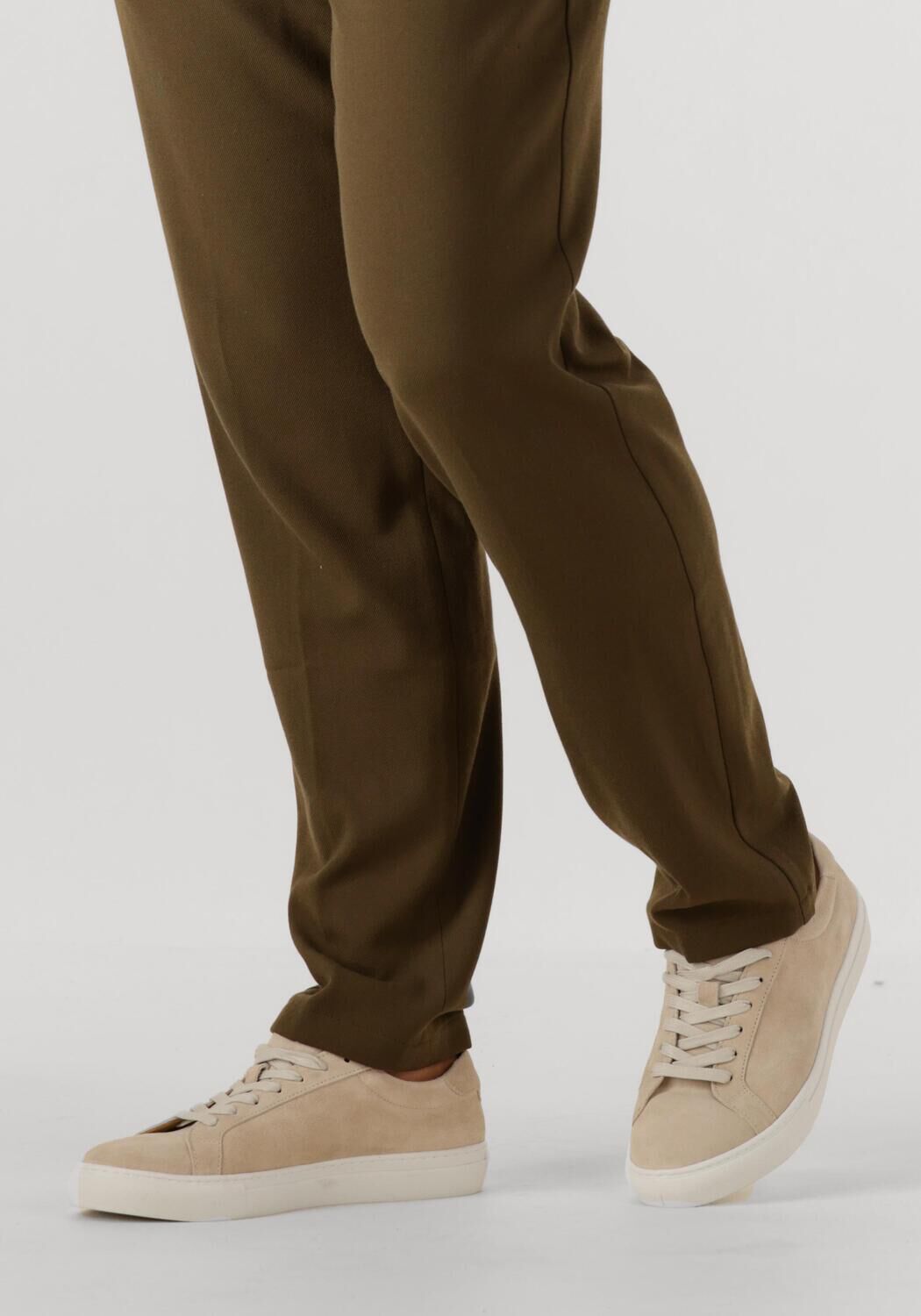 Beige LES DEUX Lage sneakers THEODOR SUEDE SNEAKER - large