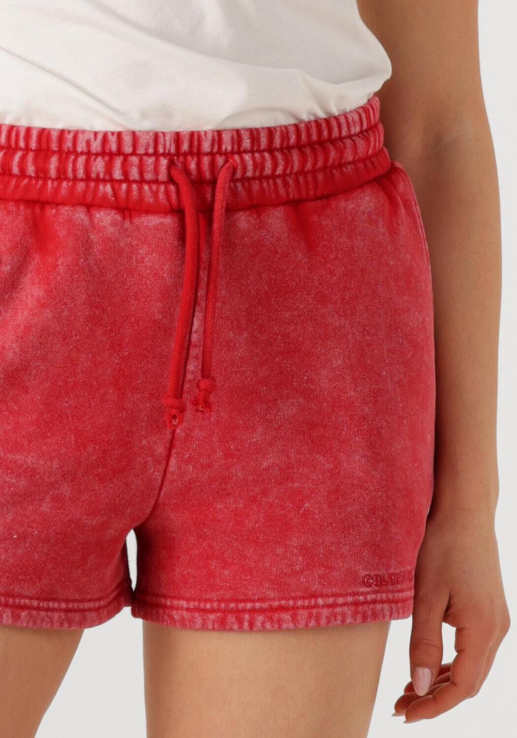 COLOURFUL REBEL Dames Broeken Uni Logo Acid Wash Sweat Short Rood
