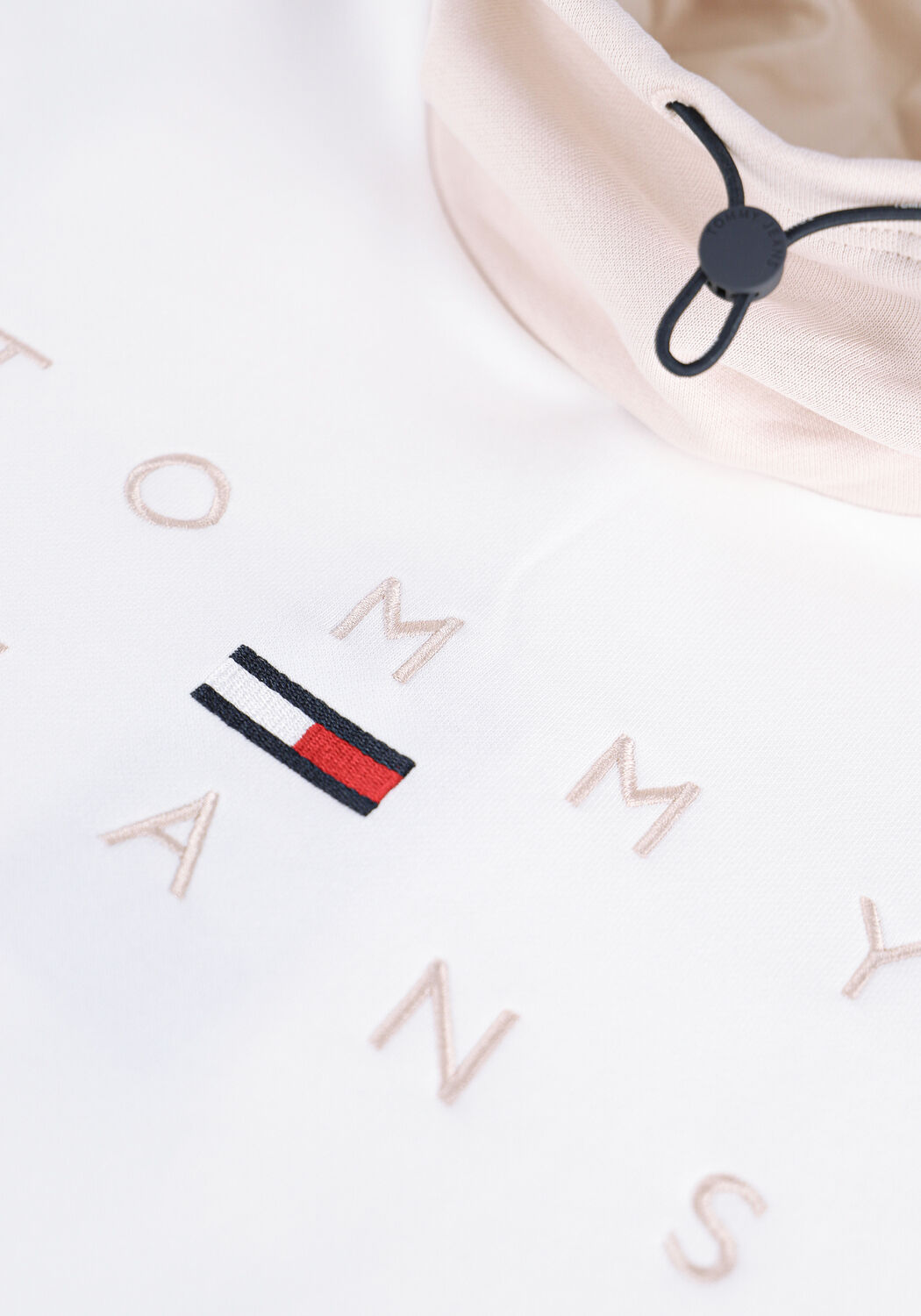 Witte TOMMY JEANS Sweater TJW BXY TONAL LOGO 3 FUNNEL NE - large