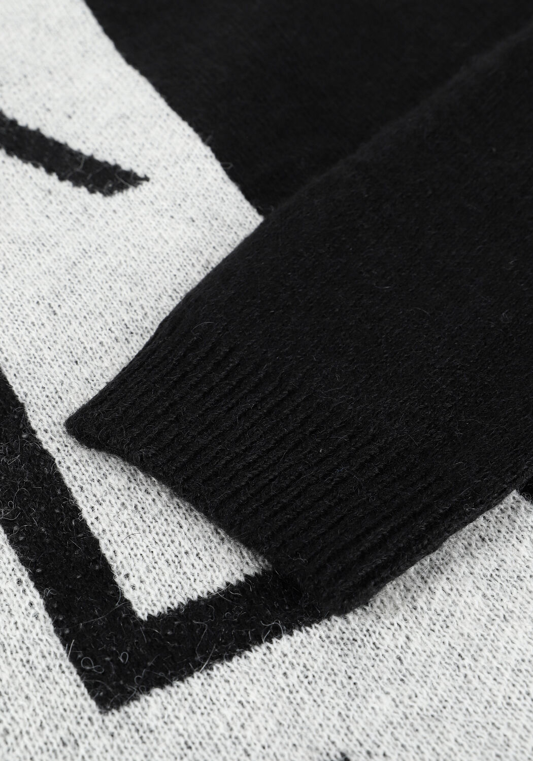 Ecru ALIX THE LABEL Trui ALIX V NECK PULLOVER - large