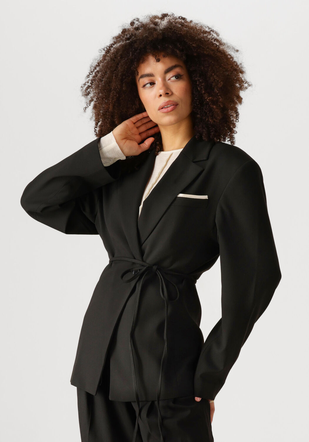 EDITED Dames Blazers Arzu Blazer Zwart