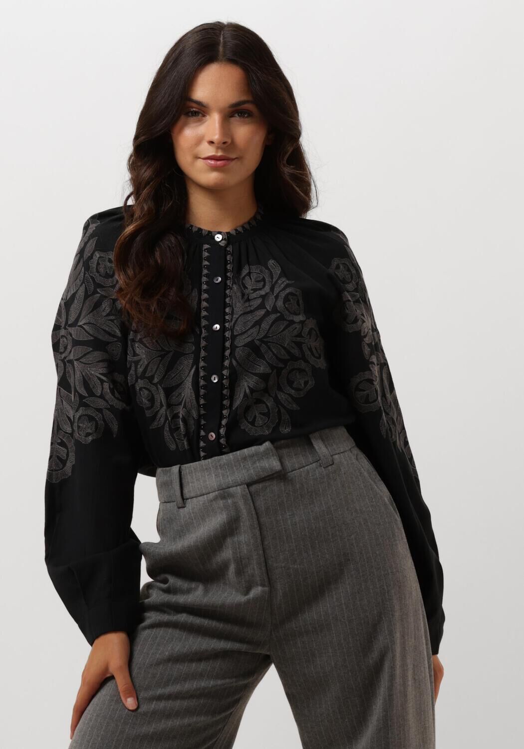 Antik batik Met de hand geborduurde katoenen blouse met parelmoeren knopen Black Dames