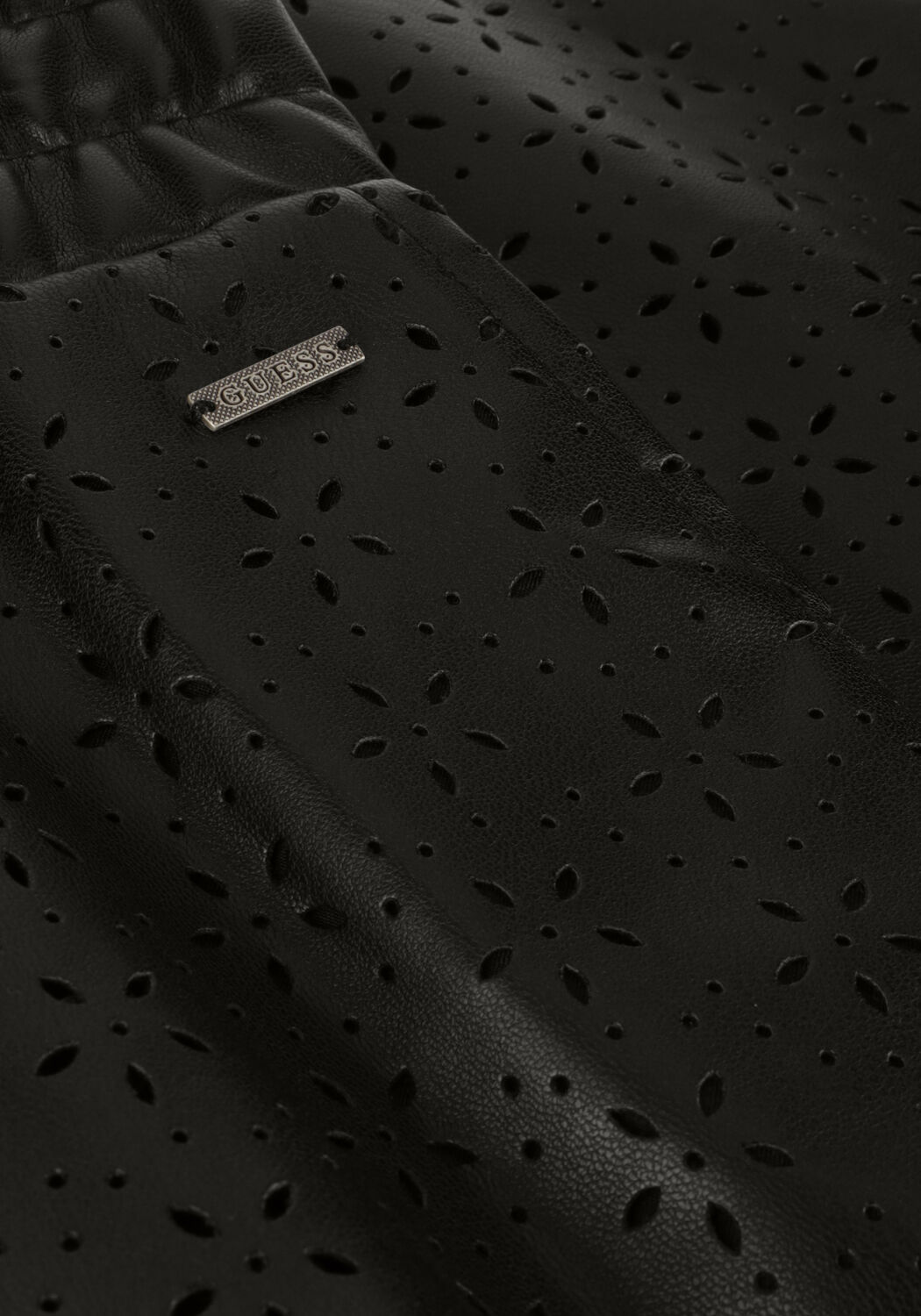 Zwarte GUESS Broeken CAROLA FAUX LEATHER SHORT - large