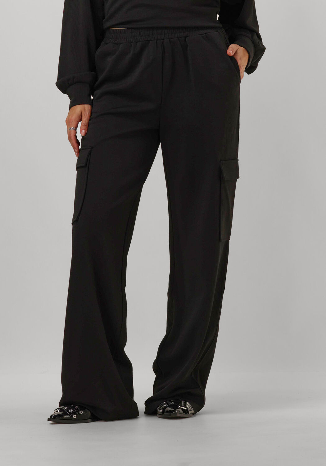 Refined Department wide leg cargo broek YUMA zwart