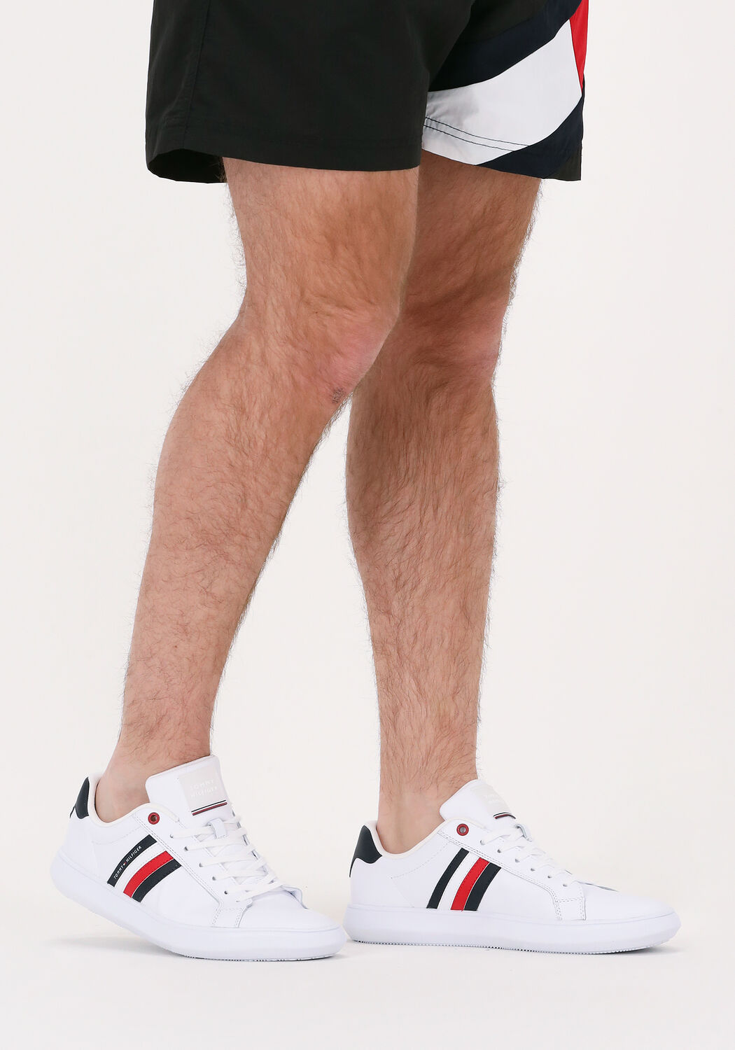 Witte TOMMY HILFIGER Lage sneakers ESSENTIAL CUPSOLE - large