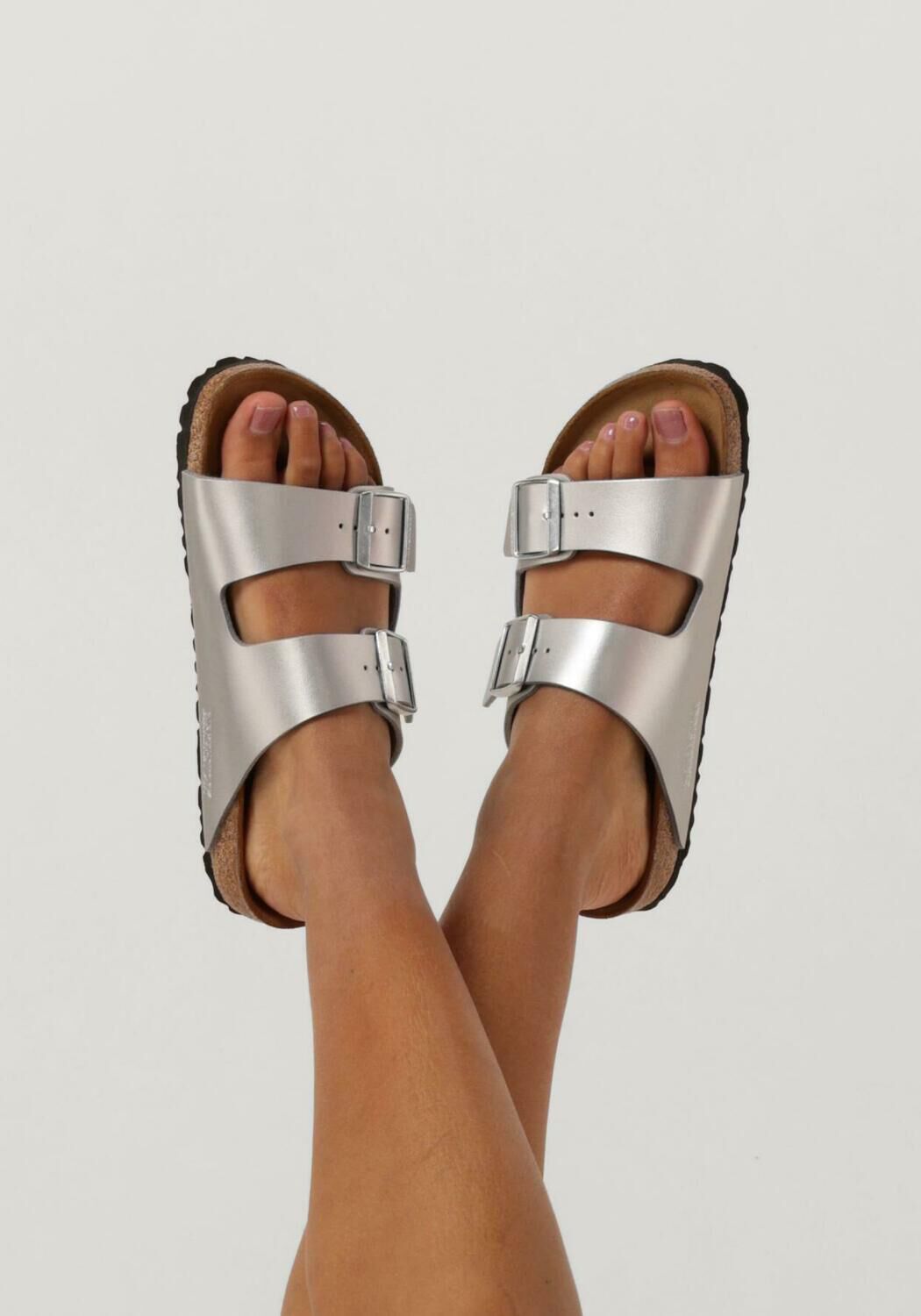 Zilverkleurige slippers sale
