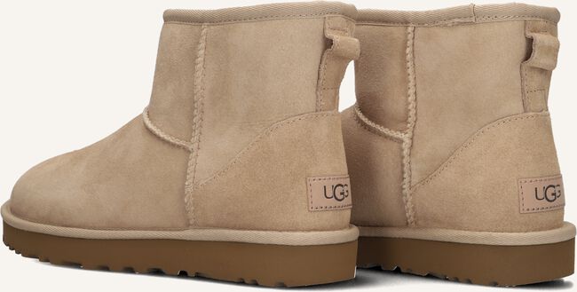 Beige UGG Vachtlaarzen W CLASSIC MINI II Beige UGG Vachtlaarzen W CLASSIC MINI II - large