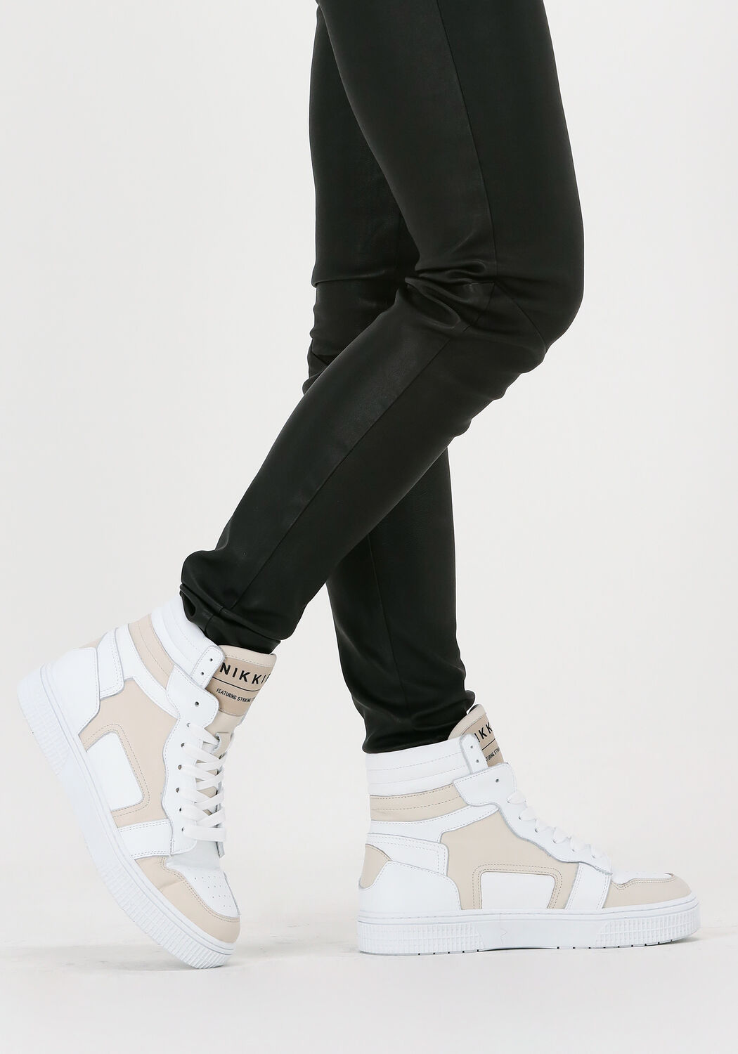 Beige NIKKIE LIVIA SNEAKER Hoge sneaker | Omoda