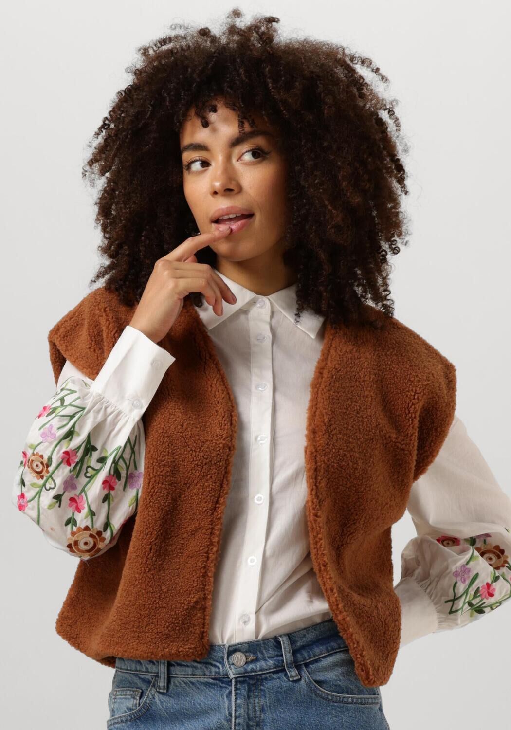 Camel YDENCE Gilet GILET SOPHIE | Omoda