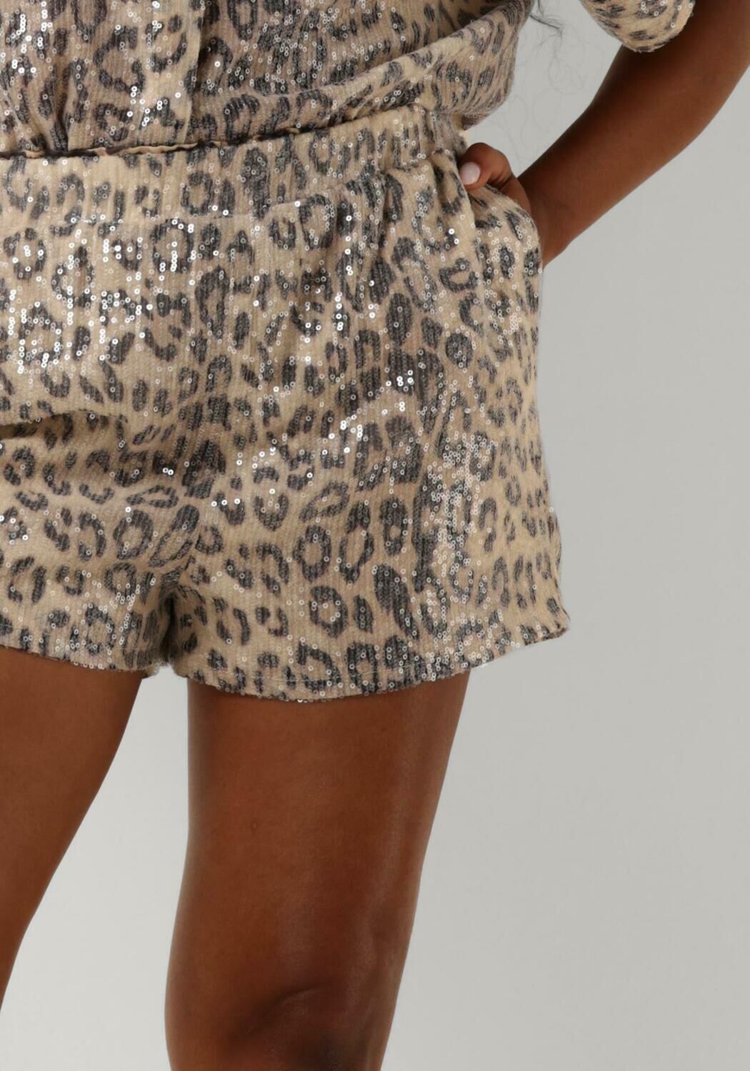 ALIX THE LABEL Dames Broeken Ladies Woven Animal Sequin Shorts Bruin