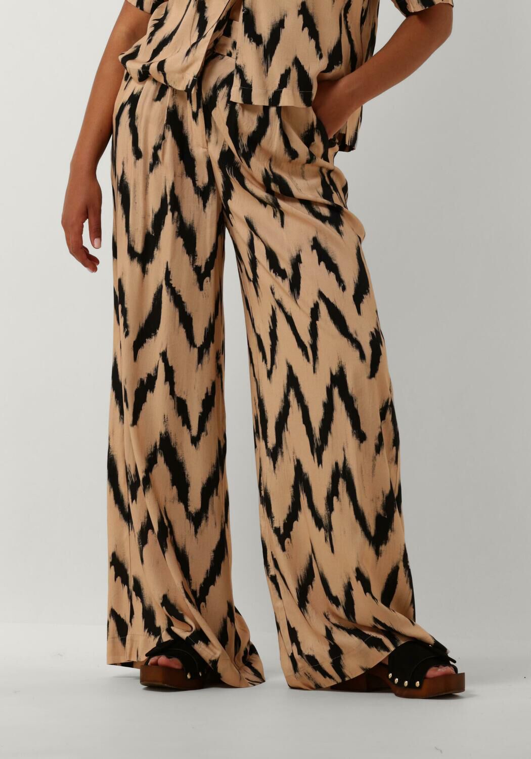 Aaiko high waist straight fit pantalon met all over print ecru zwart